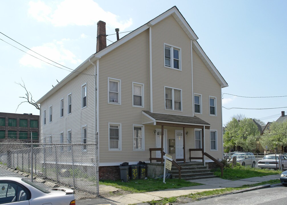 37-39 Austin St in Bridgeport, CT - Building Photo