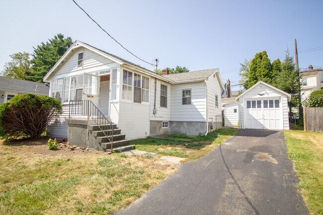 9 Spring Ave in Latham, NY - Building Photo - Building Photo