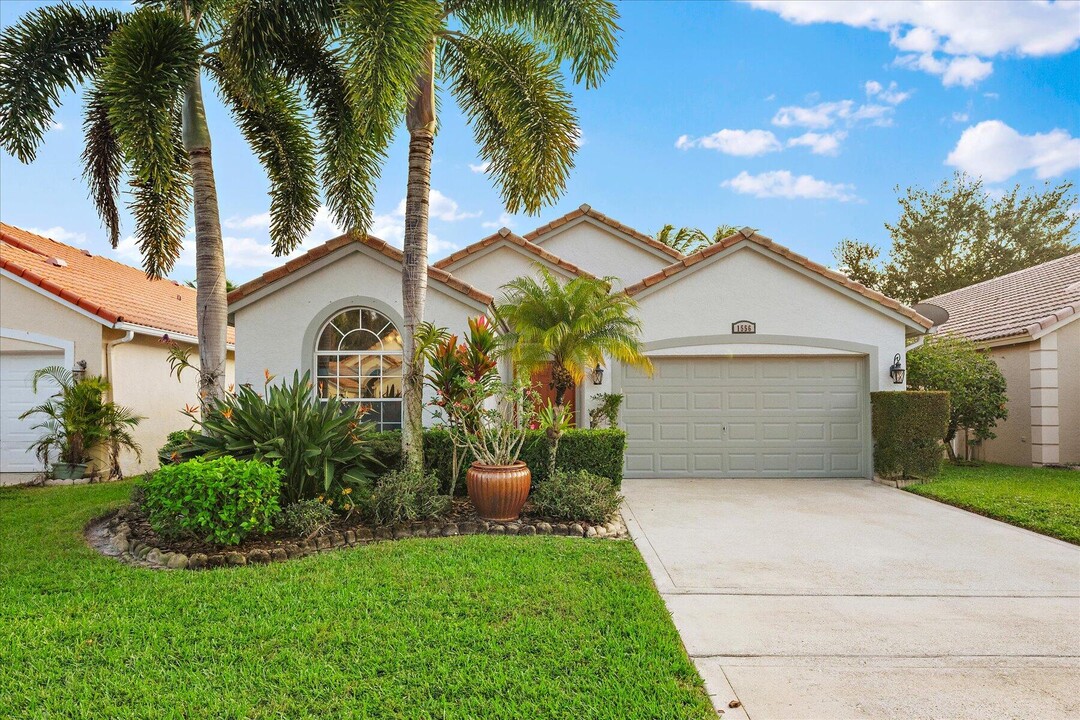 1556 Carriage Brooke Dr in Wellington, FL - Foto de edificio