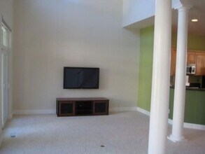 2375 132nd Ave SE in Bellevue, WA - Foto de edificio - Building Photo