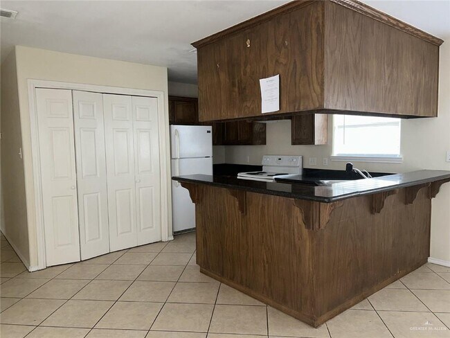 221 W Albatross Ave-Unit -D in Pharr, TX - Building Photo - Building Photo