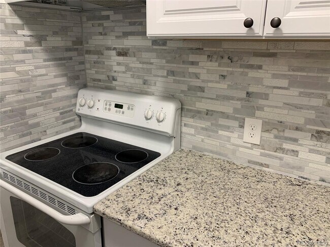 7625 Quincy E Ave, Unit 101 in Denver, CO - Building Photo - Building Photo