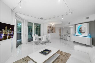 200 Sunny Isles Blvd, Unit 2-504 in Sunny Isles Beach, FL - Building Photo - Building Photo