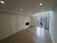 1000 W Grace St, Unit F202 in Chicago, IL - Building Photo - Building Photo