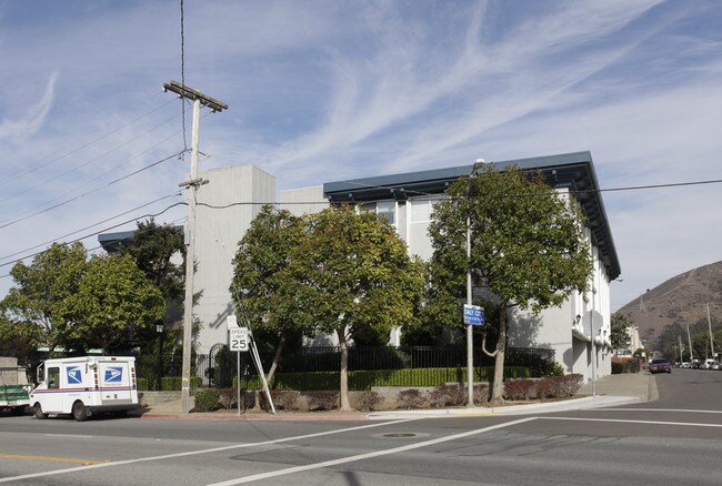 The Hillside in Daly City, CA - Building Photo - Building Photo