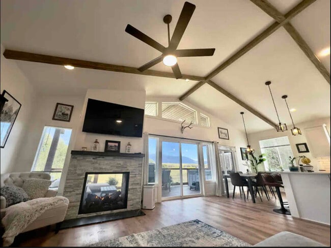 17 Manley Ln in Ennis, MT - Building Photo - Building Photo