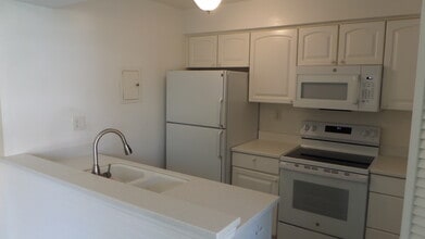 72577 Edgehill Dr, Unit ICV Condo in Palm Desert, CA - Building Photo - Building Photo