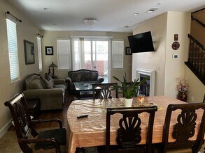 913 Blossom Rock Ln in Folsom, CA - Building Photo - Building Photo