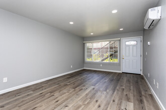 Grand Palace Luxury Apartments in Fresno, CA - Building Photo - Interior Photo