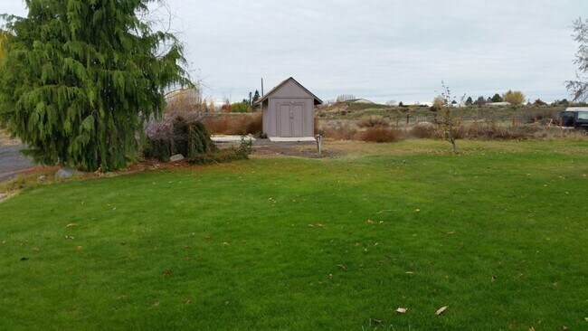5218 Crystal Springs Pl NE in Moses Lake, WA - Building Photo - Building Photo