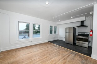 1384 W 83rd St in Cleveland, OH - Building Photo