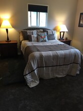 4114 SE View Acres Rd in Milwaukie, OR - Foto de edificio - Building Photo