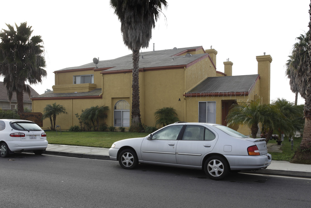 Hamilton Terrace in Costa Mesa, CA - Foto de edificio