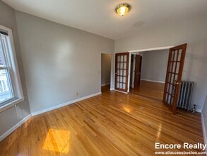23 Tufts St, Unit 2M in Cambridge, MA - Building Photo - Building Photo