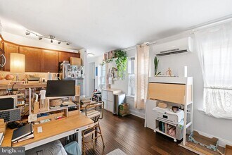 1832 Green St in Philadelphia, PA - Building Photo - Building Photo