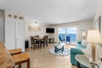 8743 Thomas Dr in Panama City Beach, FL - Foto de edificio - Building Photo