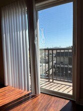 6900 Laurel Canyon Blvd, Unit 303 in Los Angeles, CA - Foto de edificio - Building Photo