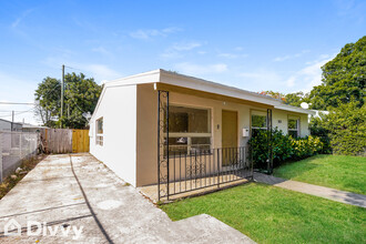 963 31st St in West Palm Beach, FL - Foto de edificio - Building Photo