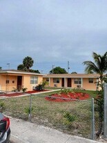 1564 W 28th St in West Palm Beach, FL - Building Photo