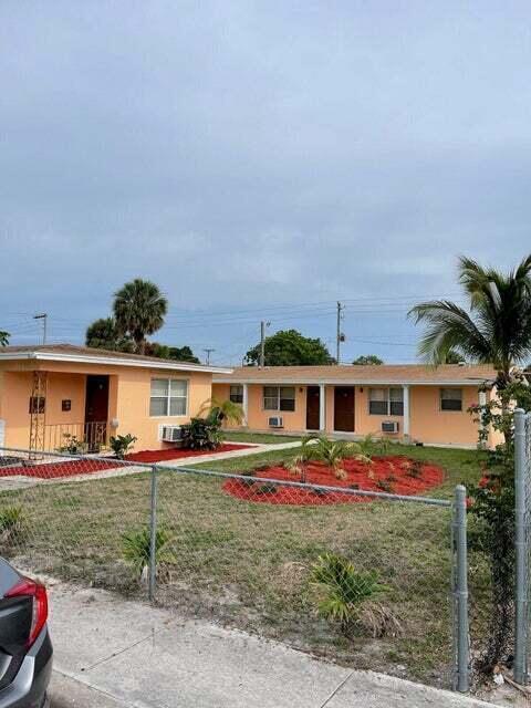 1564 W 28th St in West Palm Beach, FL - Building Photo