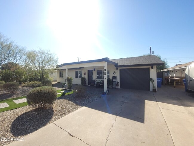 property at 1001 W Clarendon Ave
