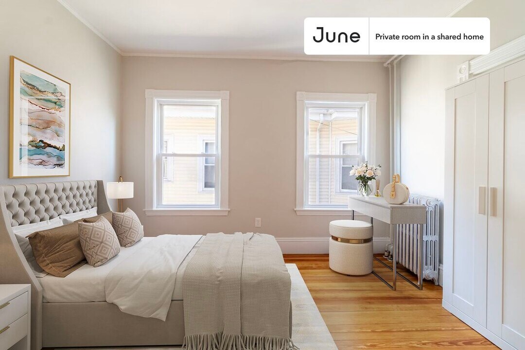 Room in Shared 5 bed/2 bath home in Brookline, MA - Building Photo