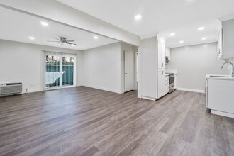 La Palma Woods Apartments in Anaheim, CA - Building Photo - Interior Photo