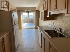 231 Dicenzo Dr in Hamilton, ON - Building Photo - Building Photo