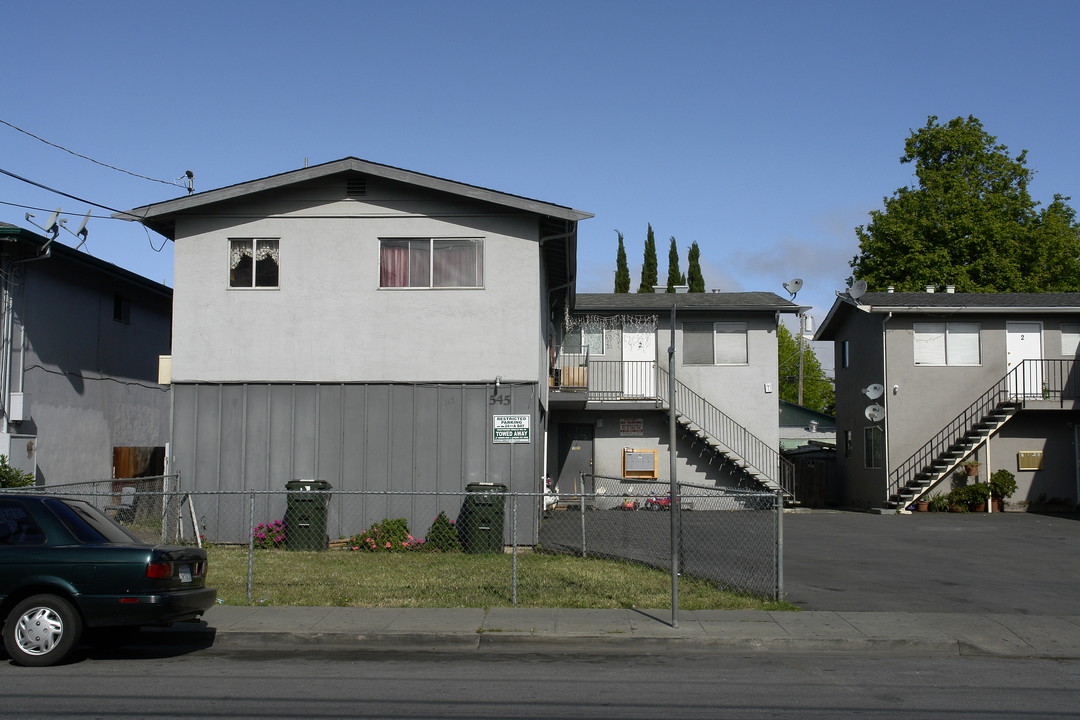 545 Hampshire Ave in Redwood City, CA - Building Photo