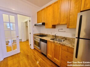 88 W Cedar St, Unit A in Boston, MA - Foto de edificio - Building Photo