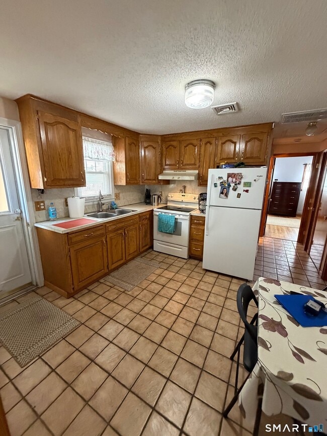 23 Magnolia St in New Britain, CT - Building Photo - Building Photo