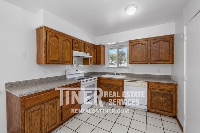 6240 Westwood Dr in Rocklin, CA - Building Photo - Building Photo
