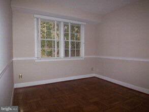 1111 N Pitt St in Alexandria, VA - Building Photo - Building Photo