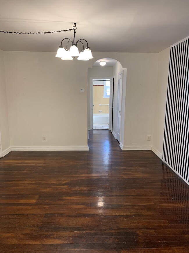 1423 Hellerman St, Unit 1st FL in Philadelphia, PA - Foto de edificio - Building Photo