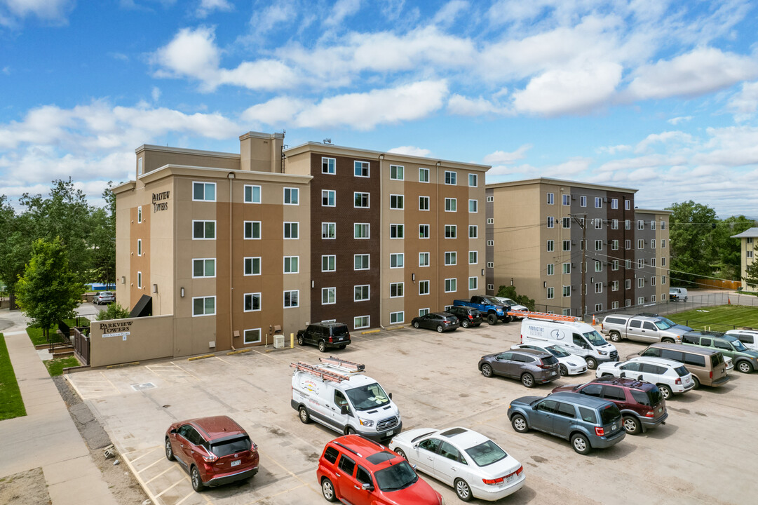 Parkview Towers in Englewood, CO - Foto de edificio