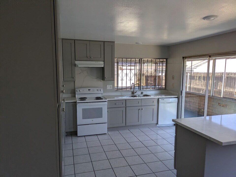 8430 Noeline Ave in San Diego, CA - Building Photo