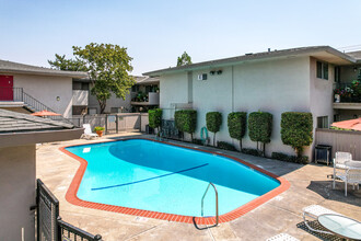 El Camino Patio in Sacramento, CA - Foto de edificio - Building Photo