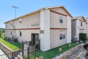 Ridge & Parkdale Apartments in White Settlement, TX - Building Photo