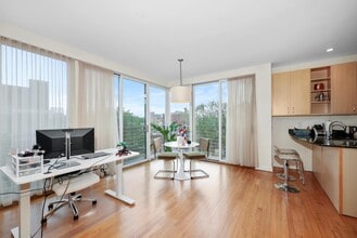 1700 W Ohio St, Unit #Penthose in Chicago, IL - Building Photo - Building Photo
