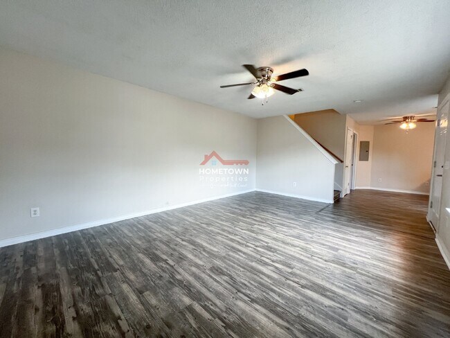 2301 W Michigan Ave-Unit -Apt 24 in Pensacola, FL - Foto de edificio - Building Photo