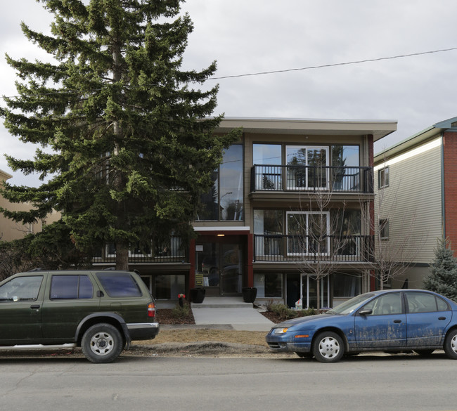 1615 26th Ave SW in Calgary, AB - Building Photo - Building Photo