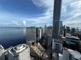 950 Brickell Bay Dr in Miami, FL - Building Photo