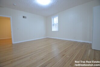 303 Hancock St, Unit 2 in Boston, MA - Foto de edificio - Building Photo