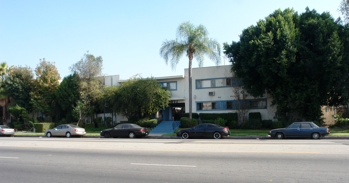 8832 Van Nuys Blvd in Panorama City, CA - Building Photo