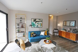 URBANLUX SUNSET PREMIUM in Los Angeles, CA - Building Photo