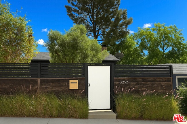 property at 3252 De Witt Dr