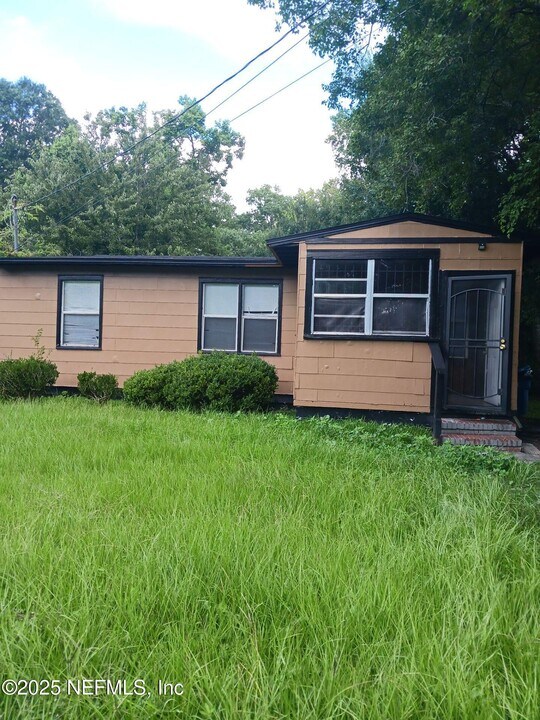 5326 Mays Dr in Jacksonville, FL - Building Photo