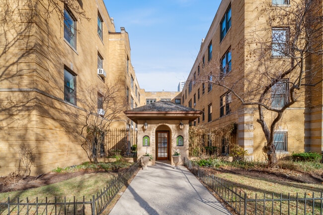 property at 724 W Buena Ave