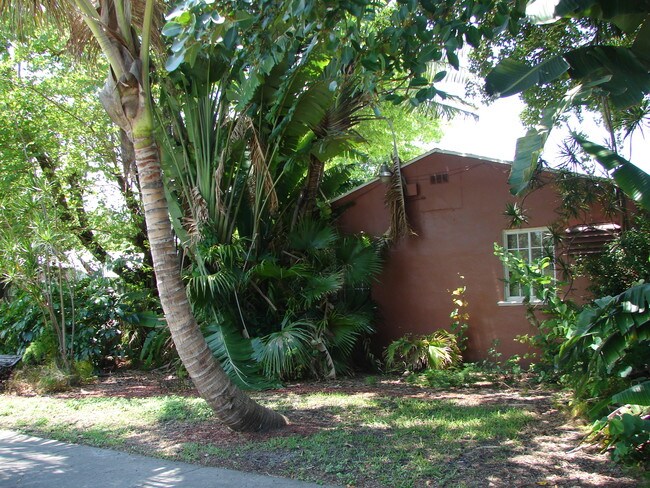 2019-2035 Plunkett St in Hollywood, FL - Building Photo - Building Photo
