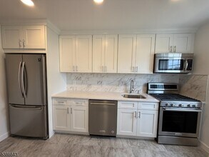 13 W Roselle Ave in Roselle Park, NJ - Building Photo - Building Photo